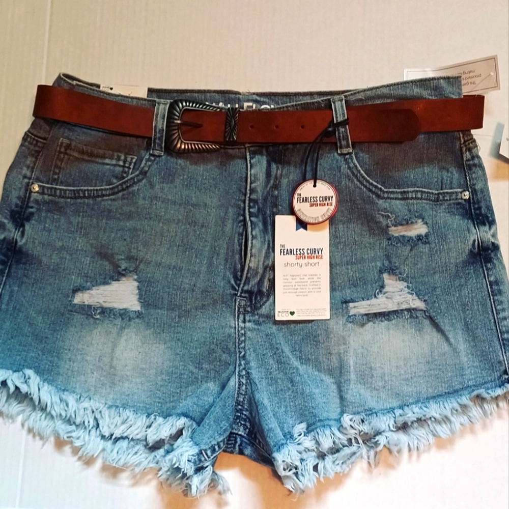 Wallflower belted shorty shorts size 15